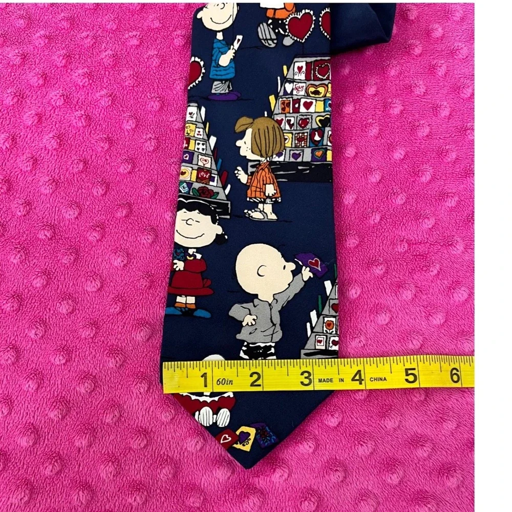 Peanuts Snoopy Charlie Brown Mens One Size Blue Excellent Valentine Silk Necktie